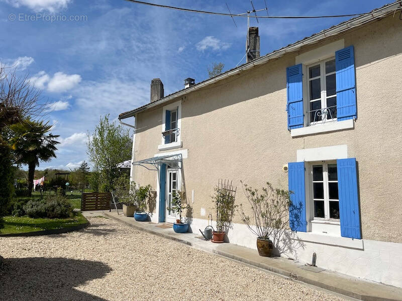 Maison à BONNES