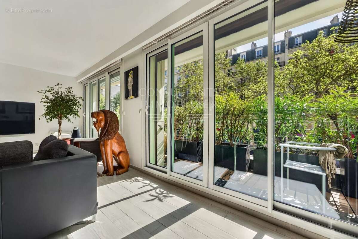 Appartement à PARIS-15E