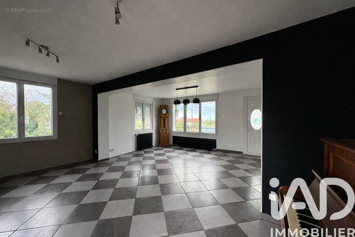 Photo 1 - Maison à LE PLESSIER-ROZAINVILLERS