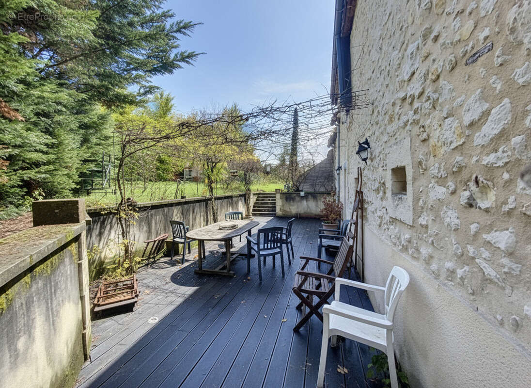 Maison à MANZAC-SUR-VERN