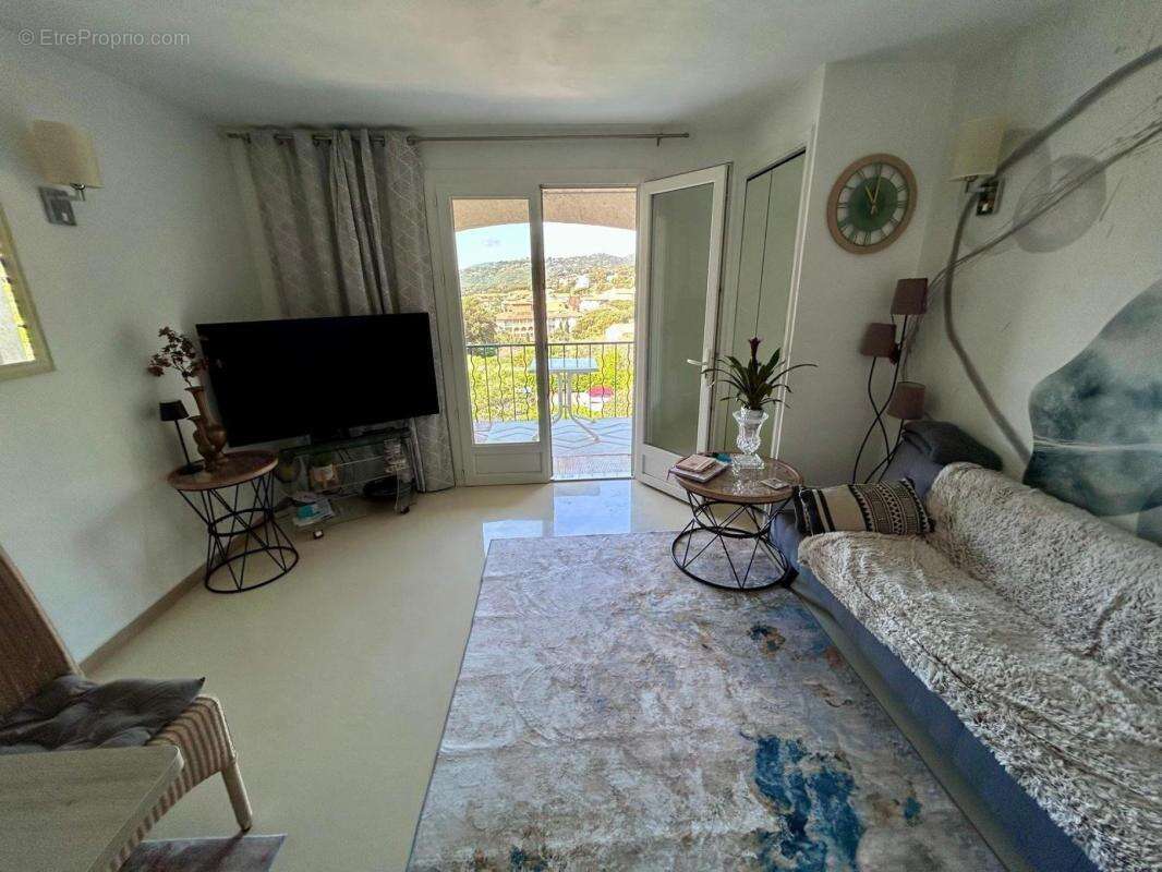 Appartement à ROQUEBRUNE-SUR-ARGENS