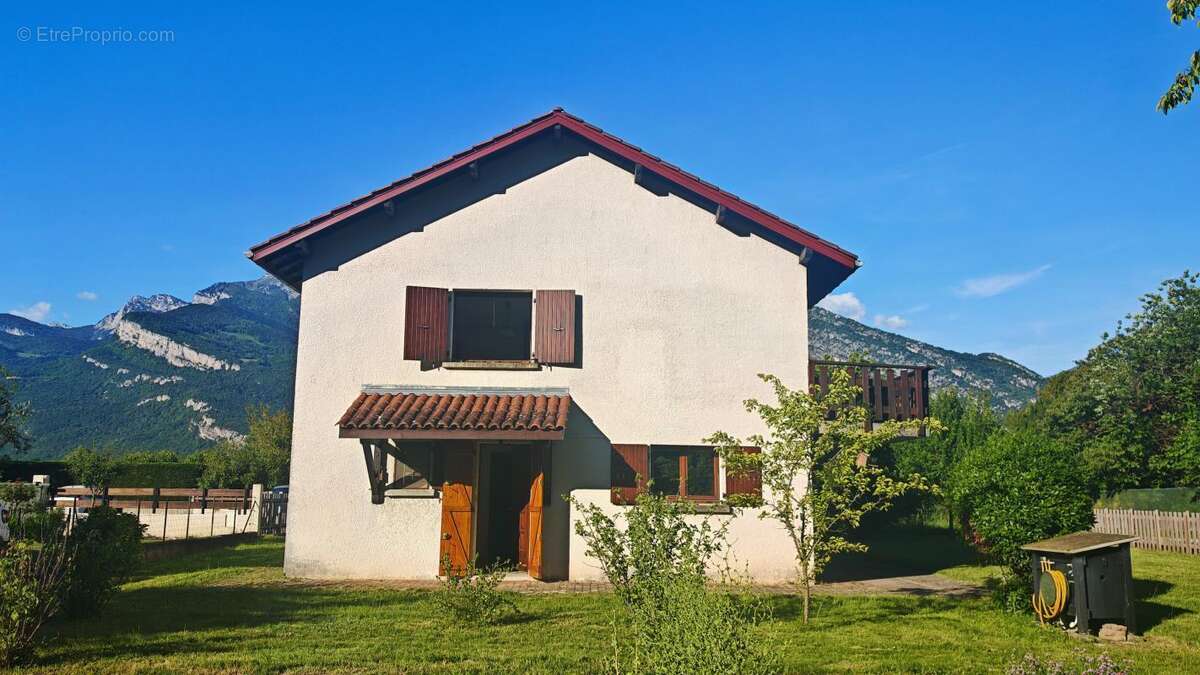 Maison à NOYAREY