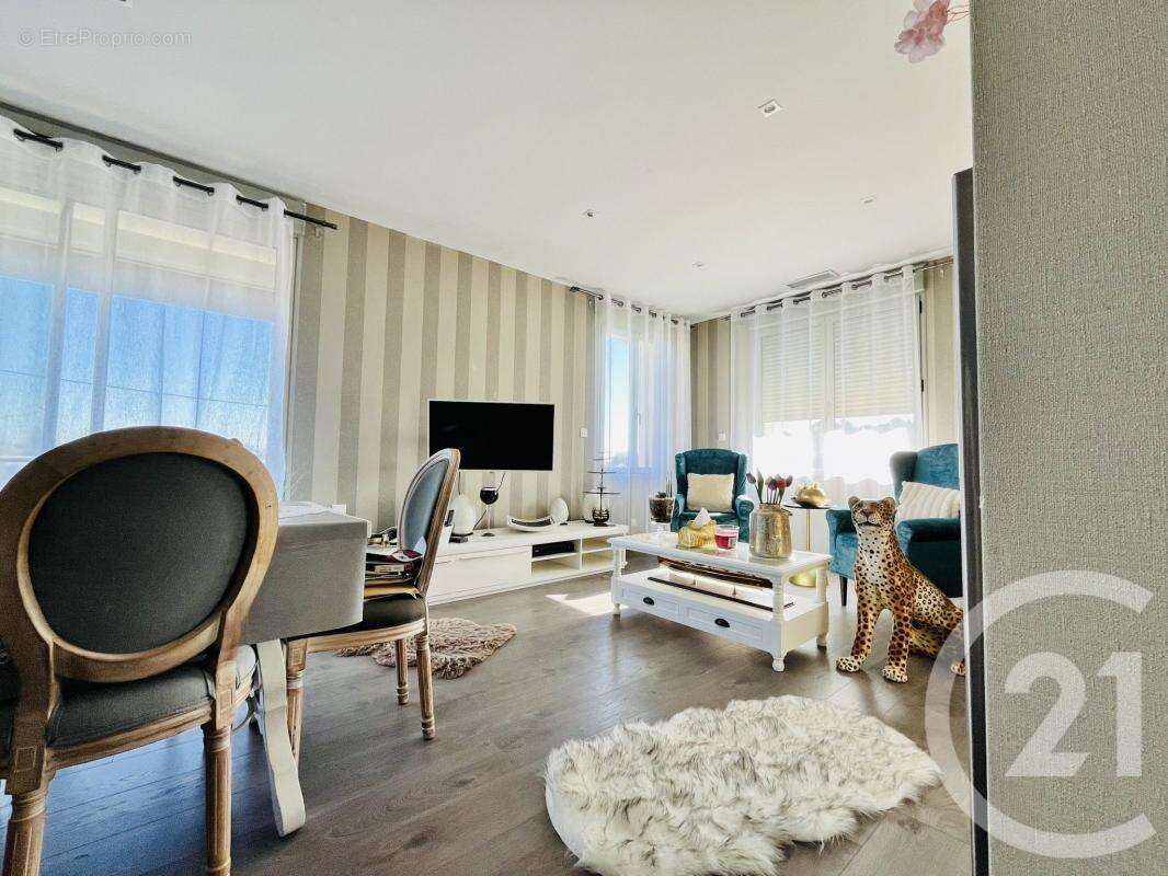 Maison à SAINT-YRIEIX-LA-PERCHE