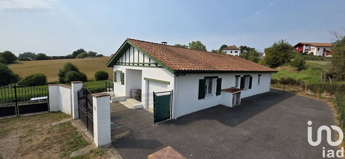 Photo 1 - Maison à ARRAUTE-CHARRITTE