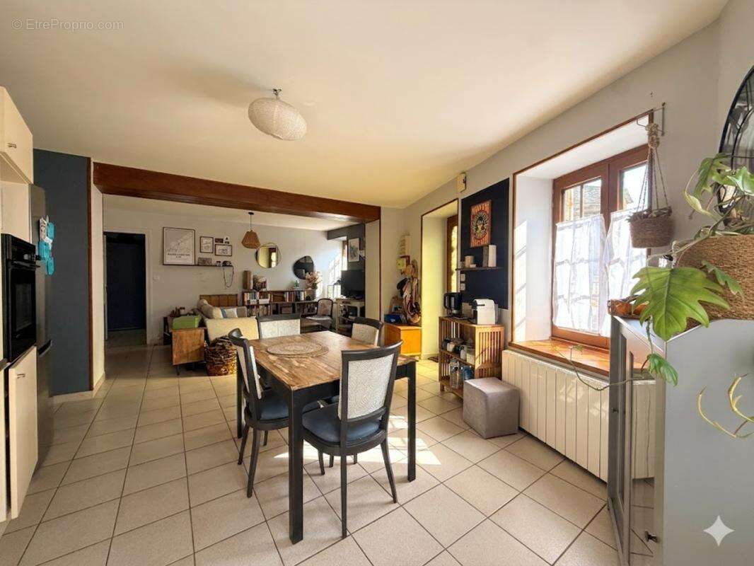 Appartement à SAINT-ANDEOL-LE-CHATEAU