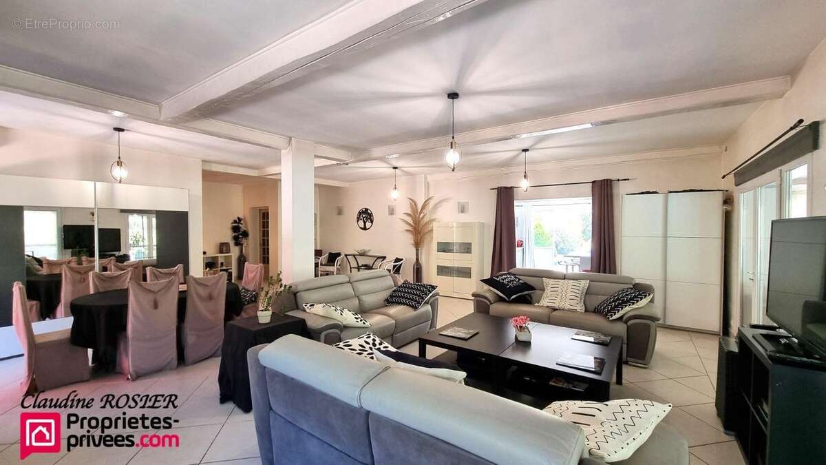 Besse Sur Issole Propriété de 340 m2 terrain 1,2 ha piscine - photo 11