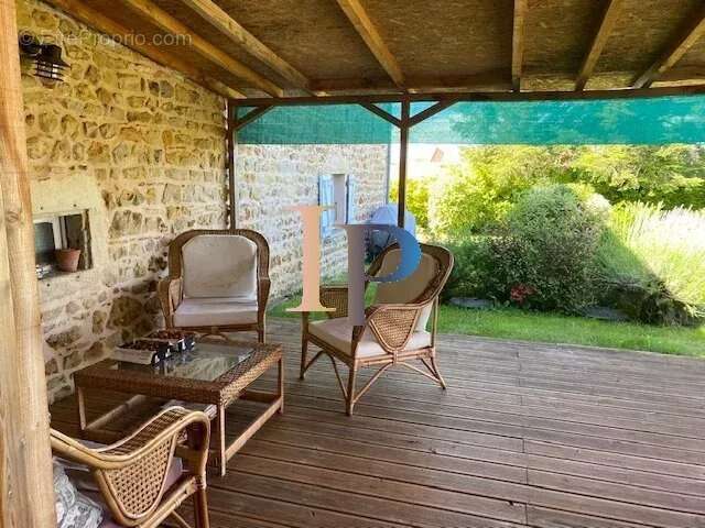 Maison à SAINT-CHRISTOPHE-EN-BRIONNAIS