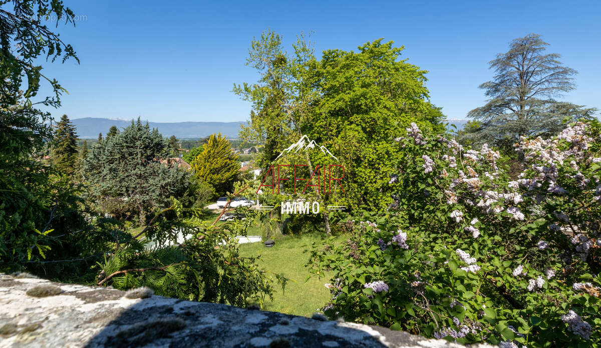 Maison à COLLONGES-SOUS-SALEVE