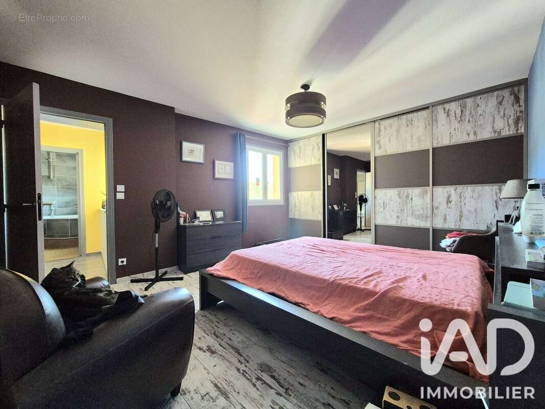 Maison 208 m² à Grezolles  - photo 9
