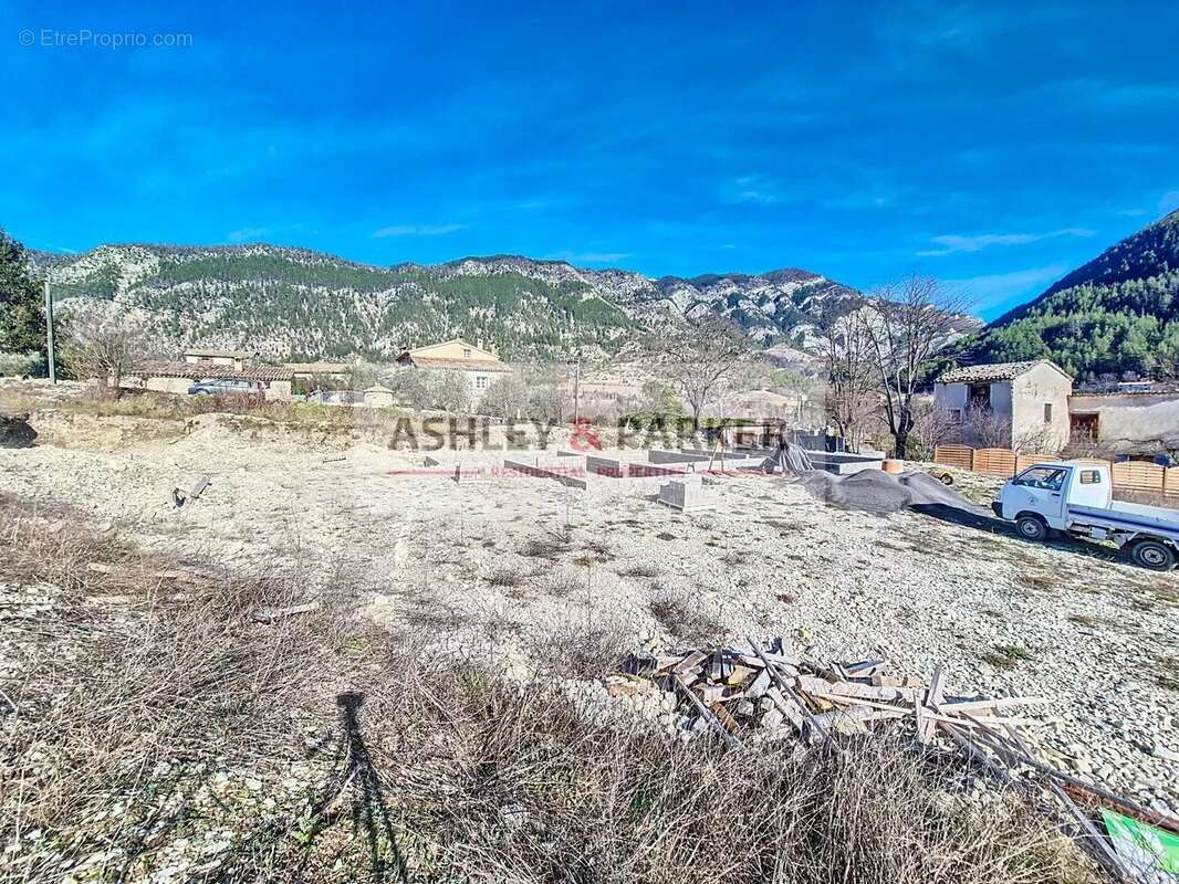 Terrain à ENTREVAUX