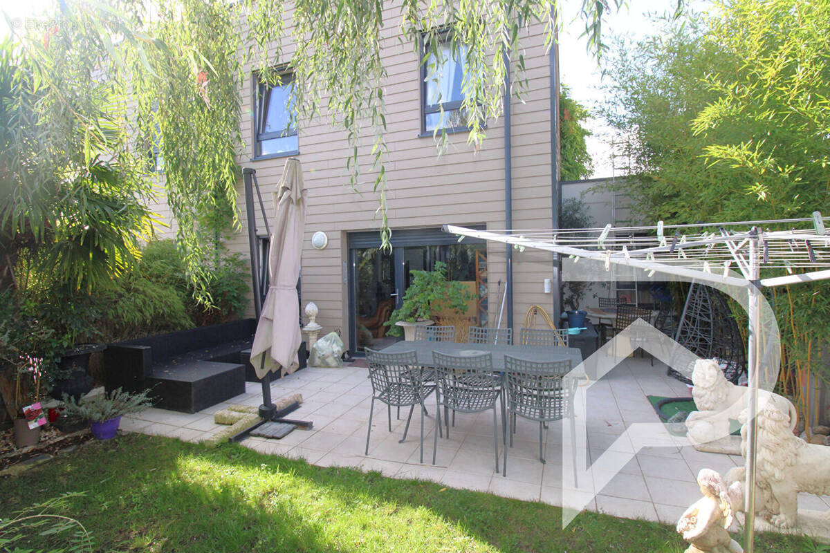 Maison à LACROIX-SAINT-OUEN