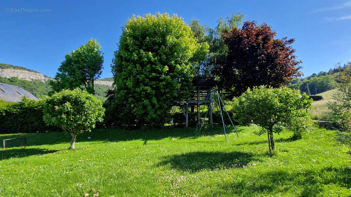 Maison à MONTAGNOLE