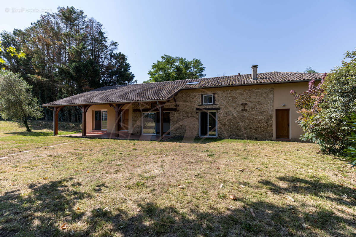 Maison à PUJO-LE-PLAN