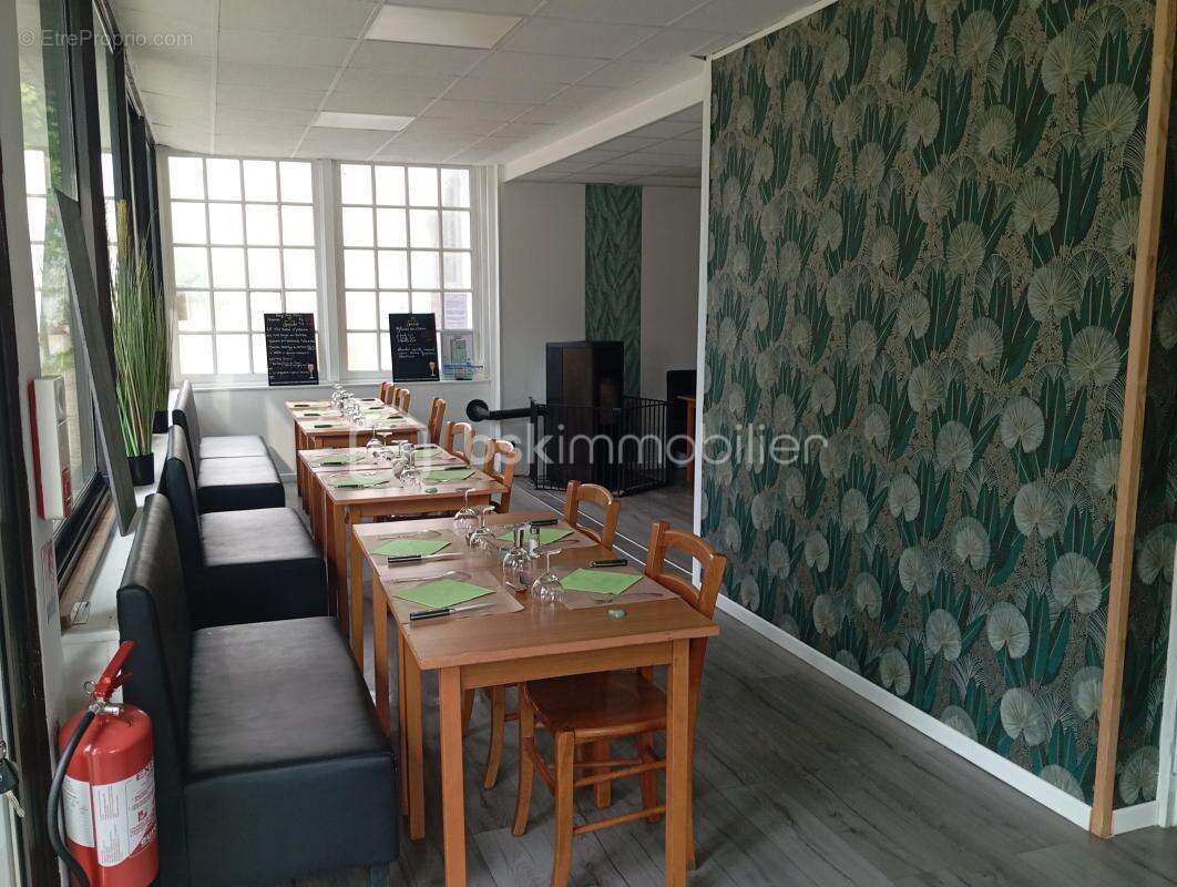 Commerce à LA CHAPELLE-DE-LA-TOUR