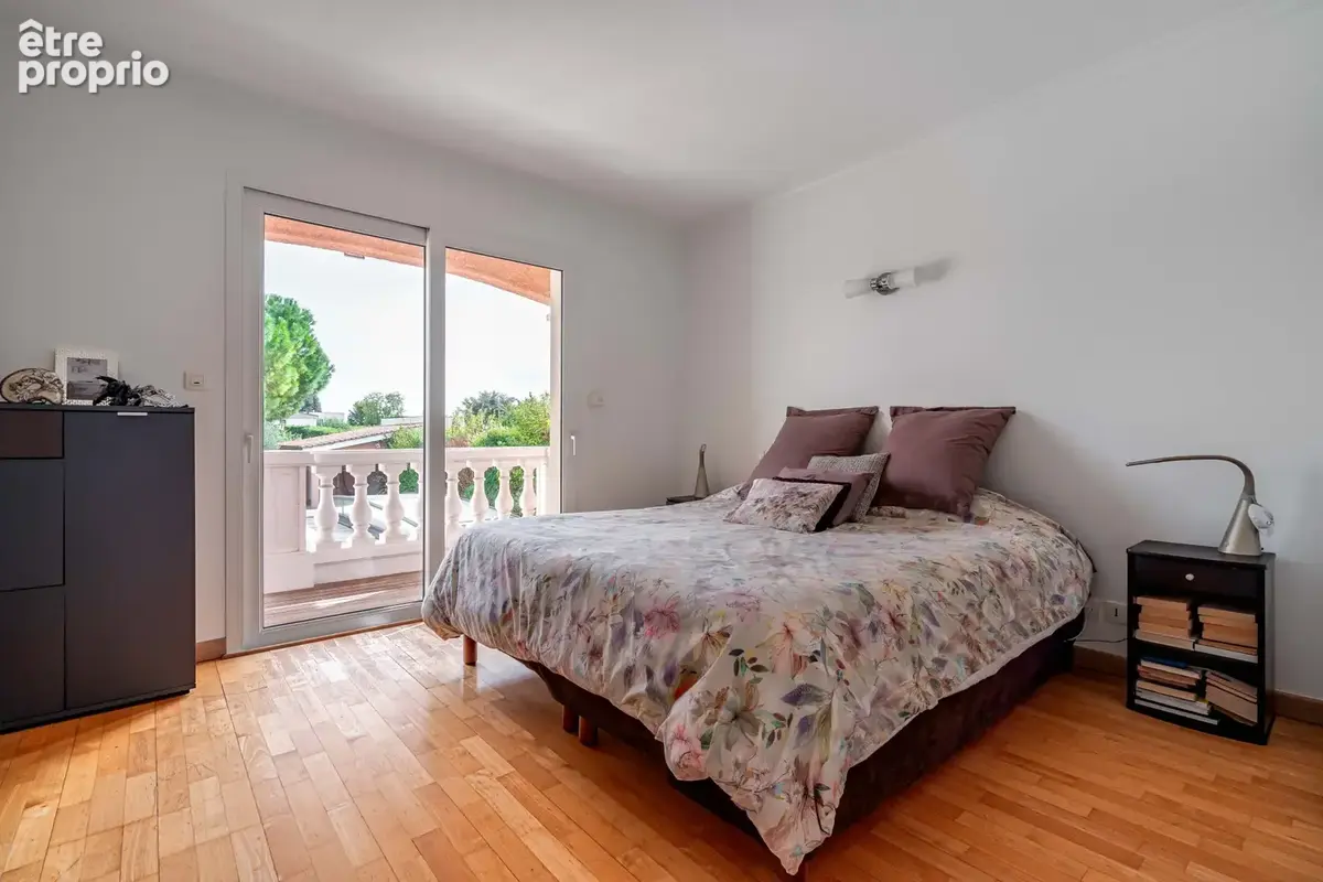 Maison de 240m2 - 8 pièces -  dans un cadre d exception a cailloux sur fontaines - photo 10