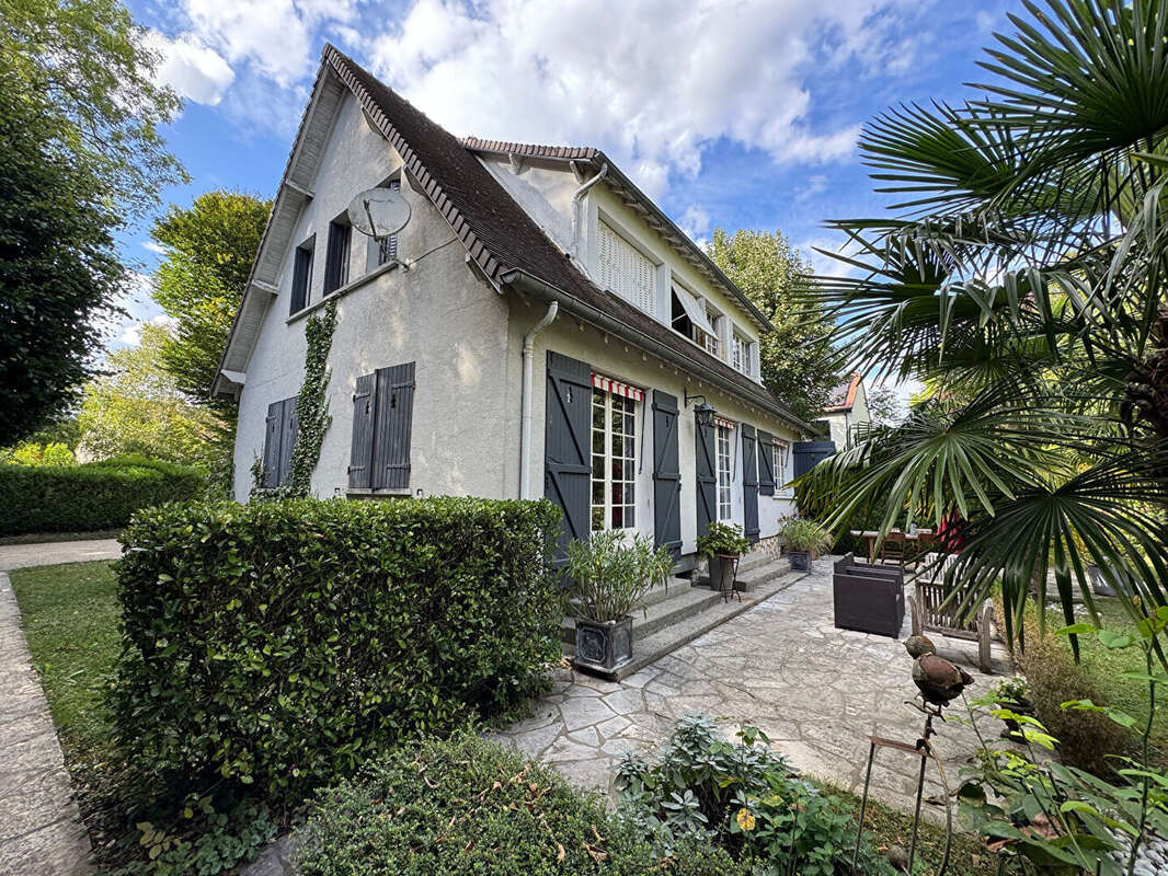 Maison à SAINT-NOM-LA-BRETECHE