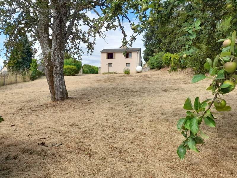 Maison à Cussy en Morvan  de 136 m2 - 8 pièces - diverses dépendances - terrain 1182 m2 - photo 31
