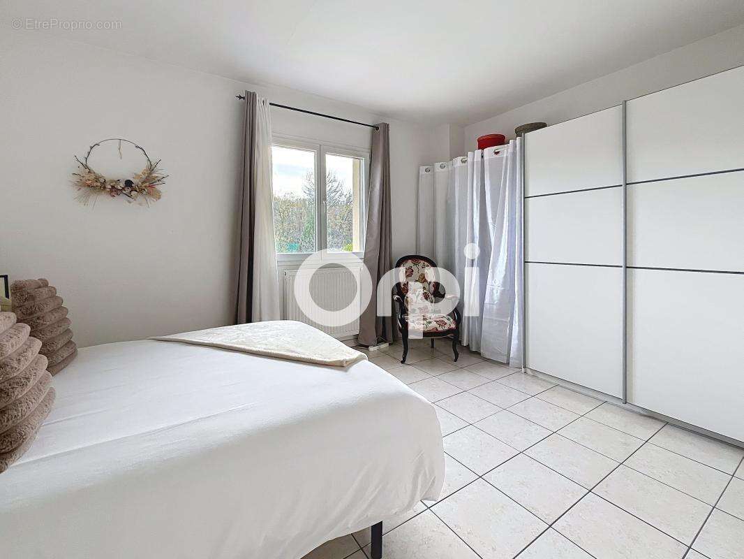 Maison à SAINT-PANTALEON-DE-LARCHE