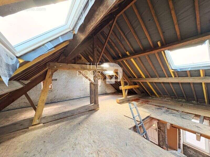 Maison à SAINT-HILAIRE-DE-CHALEONS