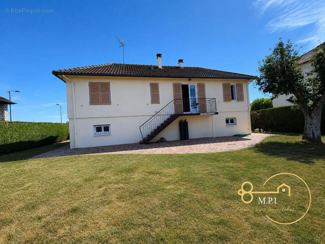 Maison 91 m² à Saint-Paterne  - photo 2