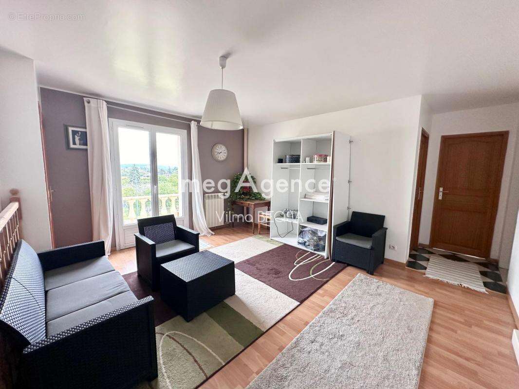 Maison à COURTOIS-SUR-YONNE