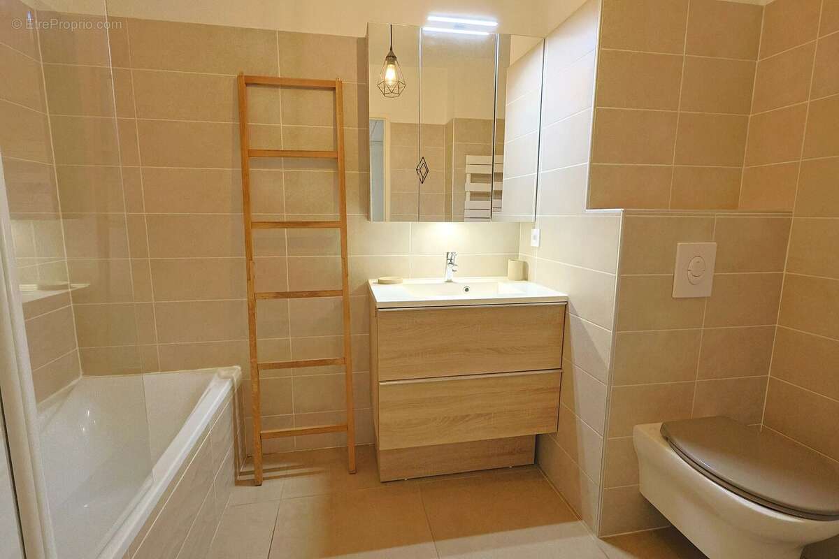 Appartement à VALLAURIS