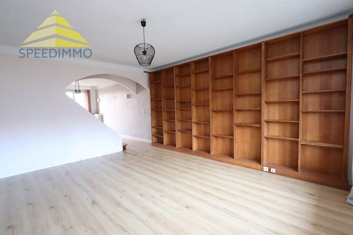 Maison à MANDRES-LES-ROSES