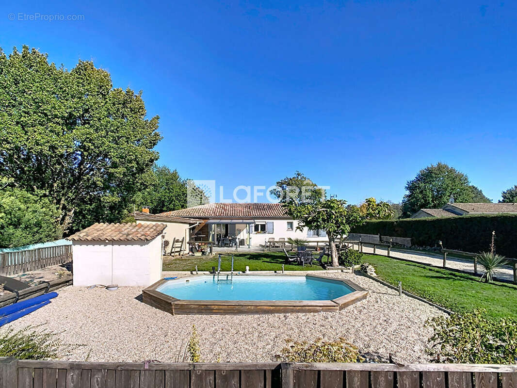 Maison à BARRY-D&#039;ISLEMADE