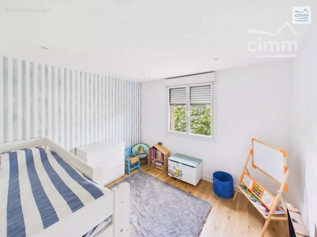 maison de 112 m2 plein centre de Pont Péan - photo 8
