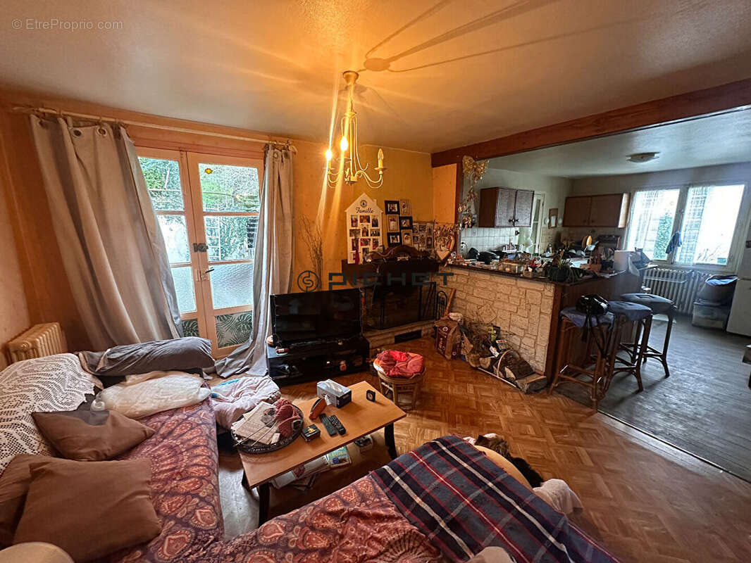 Maison à NOTRE-DAME-DE-SANILHAC