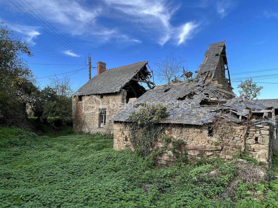 Maison à BAZOUGES-LA-PEROUSE