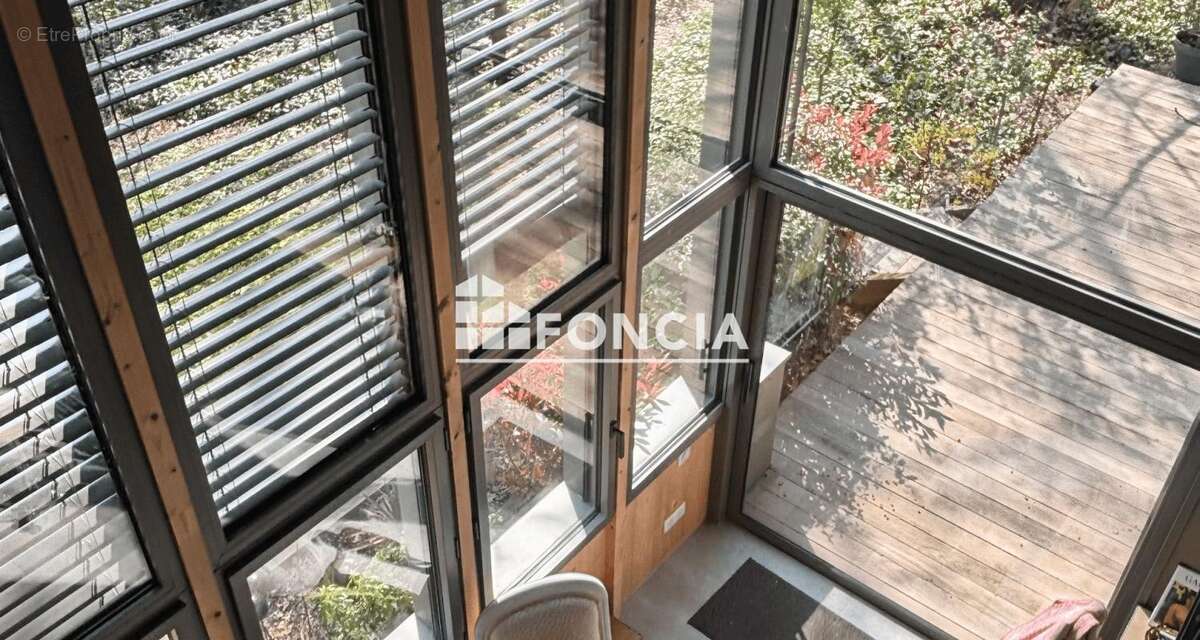 Maison d'architecte de 200 m2 sur terrain de 1280 m2 - photo 19
