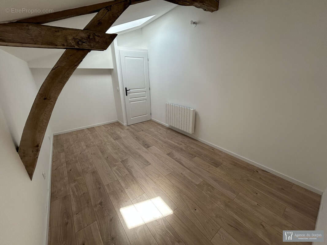 Maison à SAINT-GENIS-DE-SAINTONGE