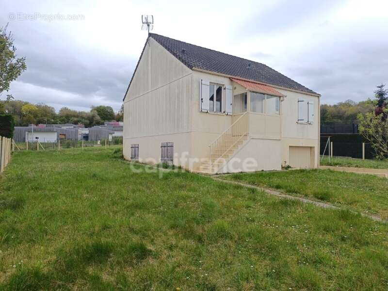 Maison à VILLENEUVE-SUR-YONNE