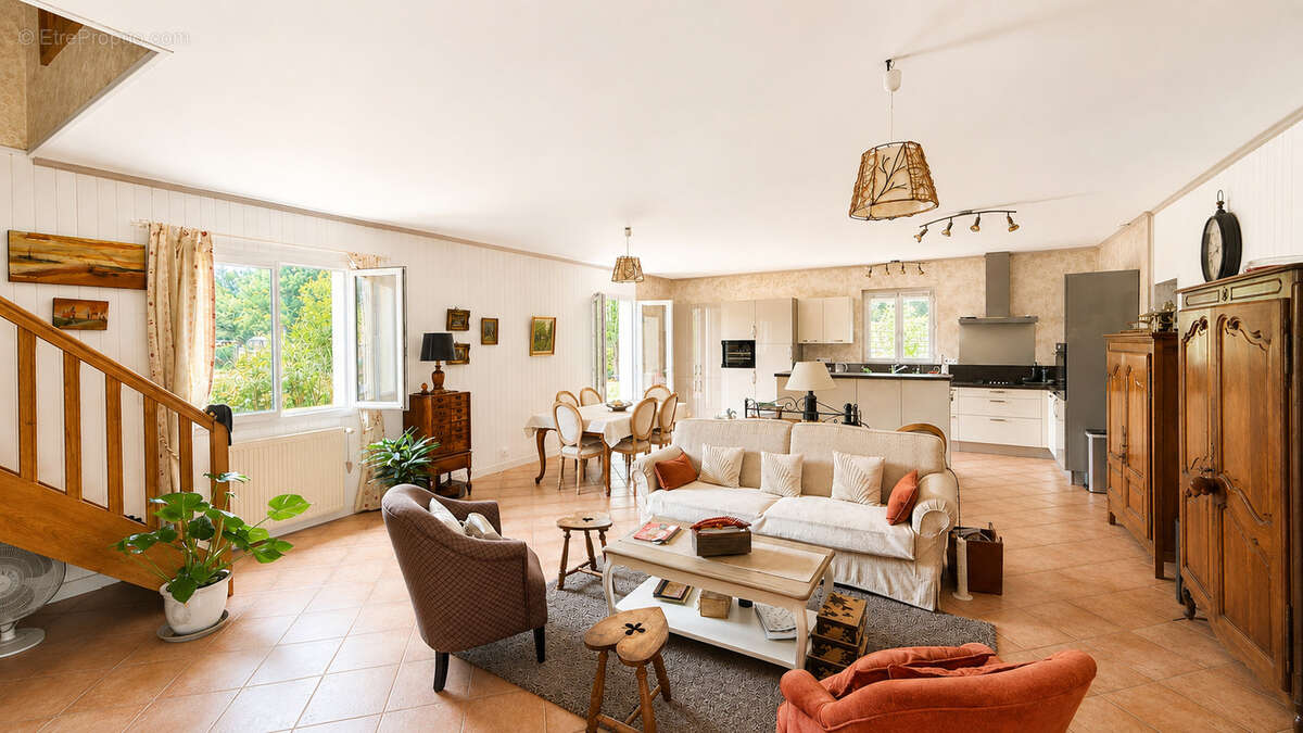 À vendre   Belle maison familiale à Saint-Ouen-les-Vignes, aux portes d’Amboise - photo 2
