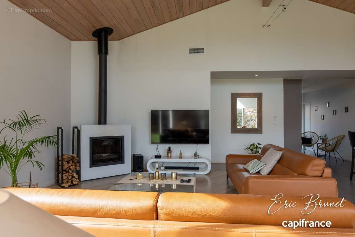 MIOS - Maison d'architecte aux prestations de qualité - 6 pieces avec garage et piscine - photo 23