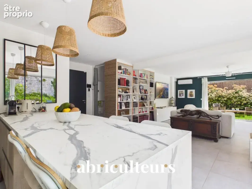 Maison familiale contemporaine de 120 m² de DPE A avec Mini-piscine éco en vente au Centre Saint-Laurent-du-Var (06700) - photo 6