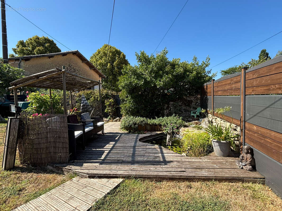 Charmante maison en pierre de 115 m2 avec grange, carport et jardin clos ! - photo 3