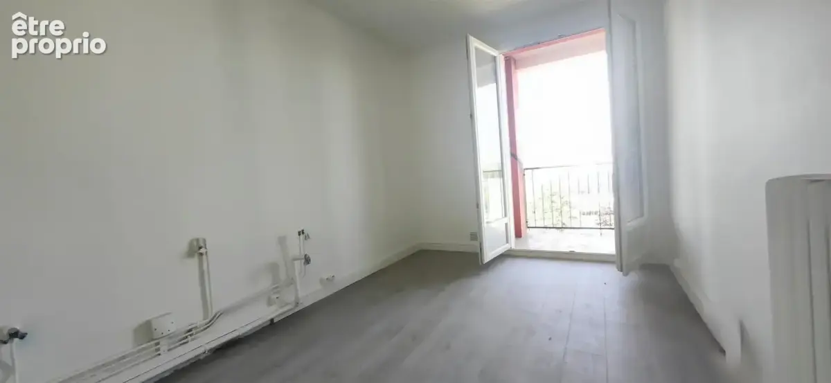 T3 entierement renové au 7ème avec balcon et garage - photo 3