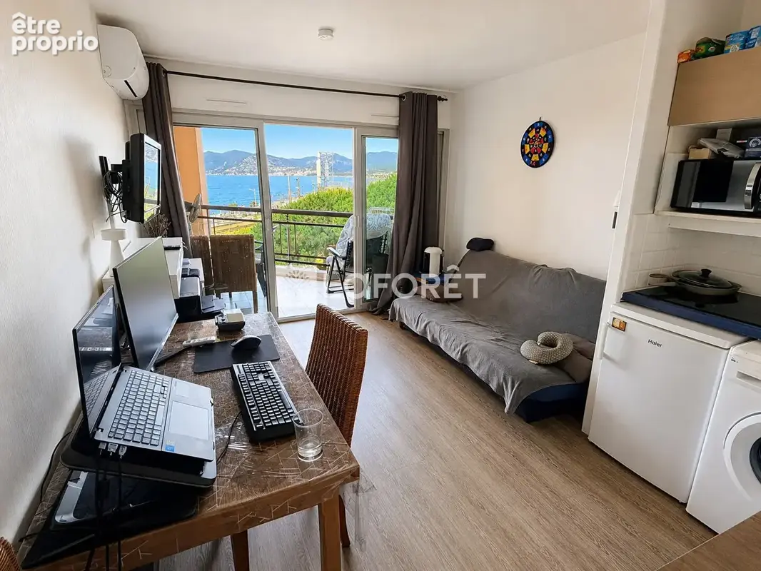 Cannes La Bocca :  appartement 2 pièces 27 m2 avec Terrasse et Parking - photo 4