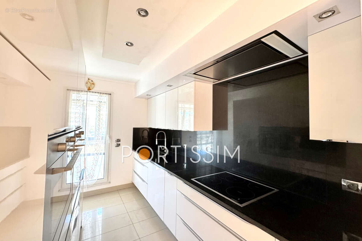 Appartement à SAINT-LAURENT-DU-VAR