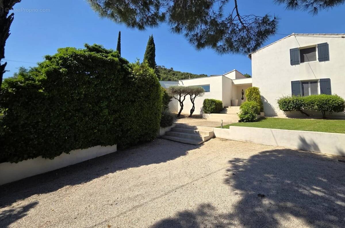 Maison à VILLENEUVE-LES-AVIGNON