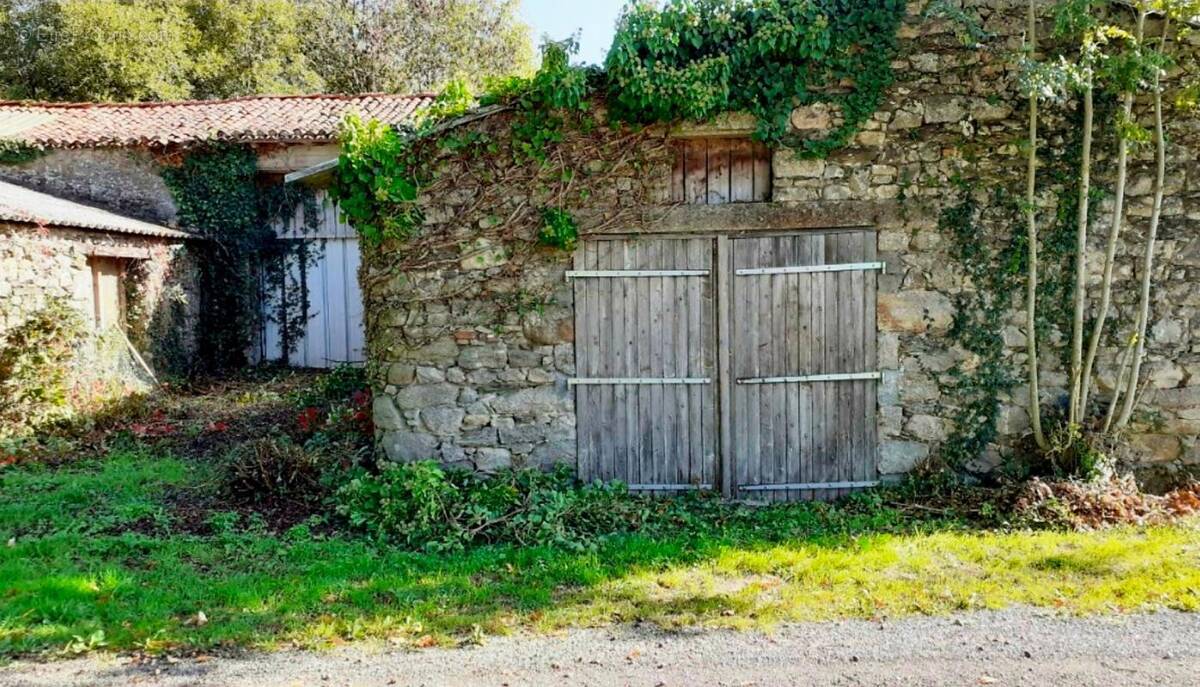 Terrain à LES LUCS-SUR-BOULOGNE