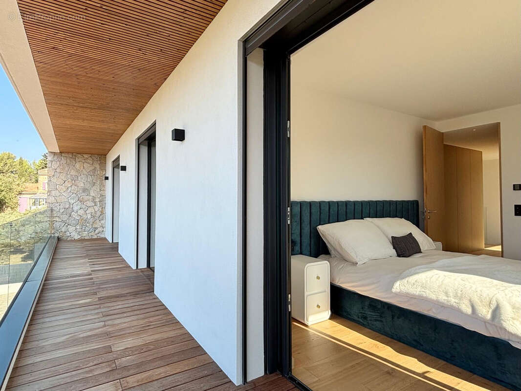 Maison à SAINT-CHAMAS