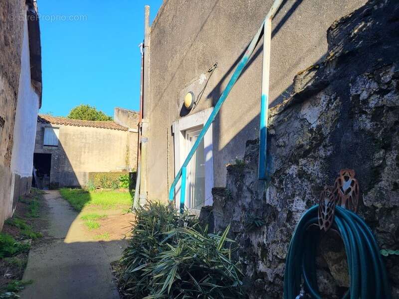Maison à vendre 4 pièces SAINT JOUIN DE MARNES (79) Terrain 318 m² - photo 10