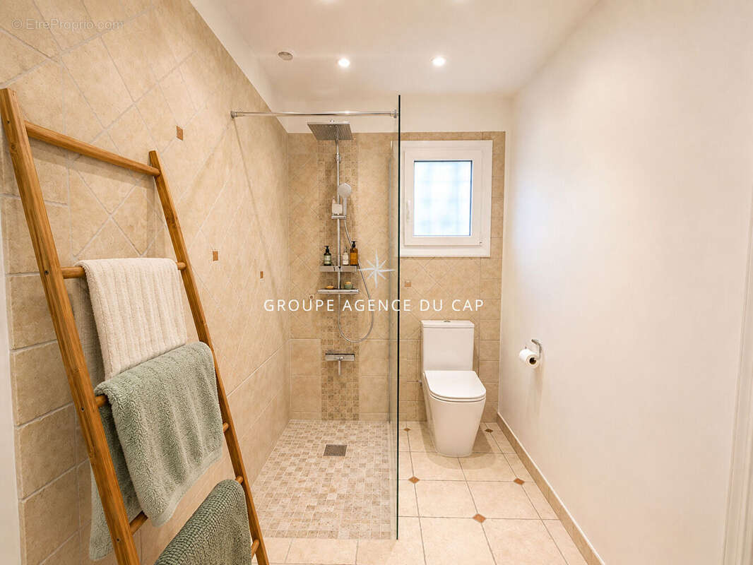 A vendre aux issambres  villa vue dégagée sur la colline 3 chambres avec piscine en bout d'impasse - photo 15