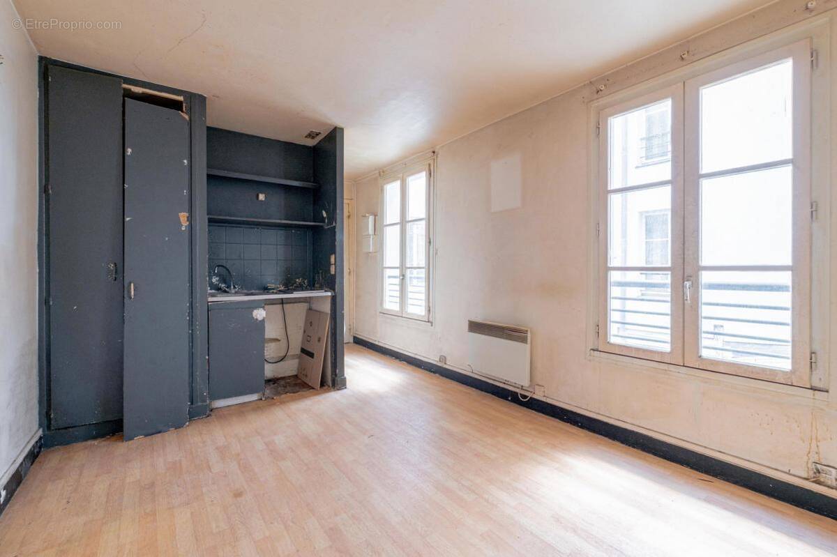 Appartement à PARIS-3E