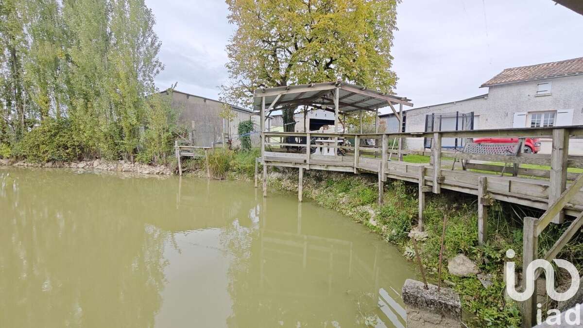 Maison 217 m² à Saint-Marc-La-Lande  - photo 5