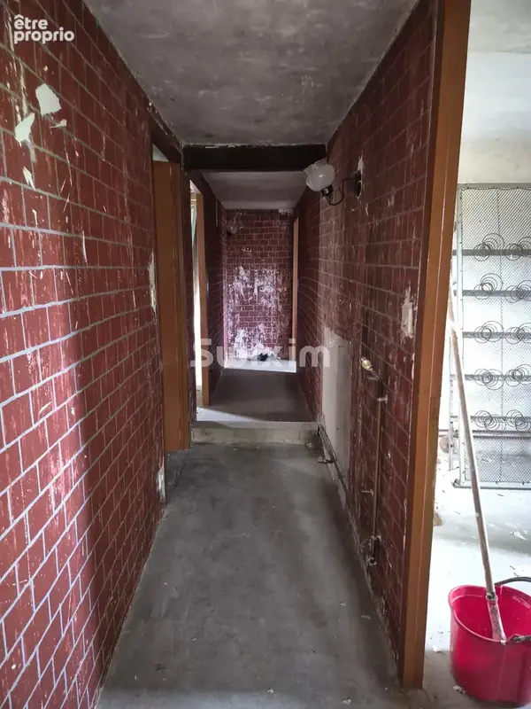 Maison à rénover avec 5 500 m² de terrain, calme, beau potentiel - photo 7