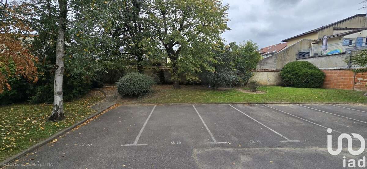 Photo 2 - Parking à SAINT-MAUR-DES-FOSSES